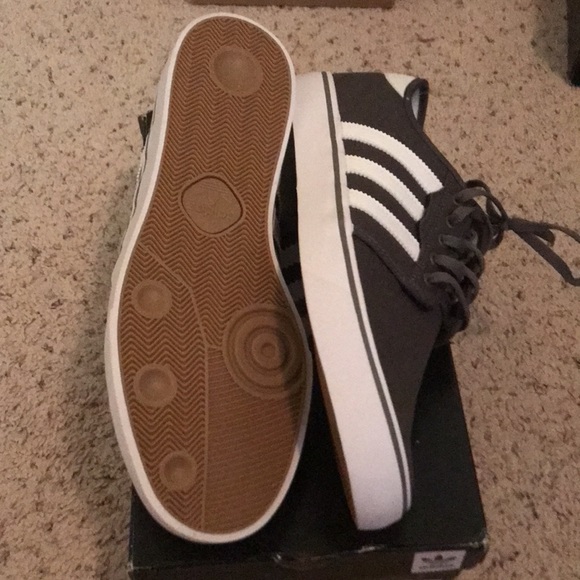 Adidas mens seeley shoes - Picture 6 of 7